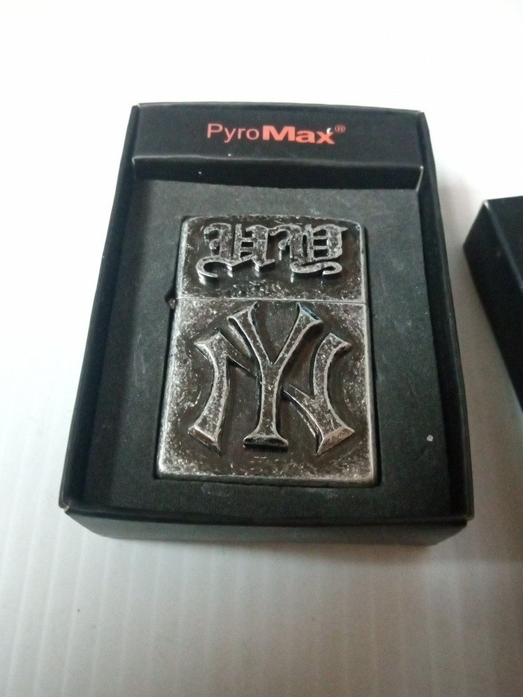 PyroMax NY Yankees Lighter