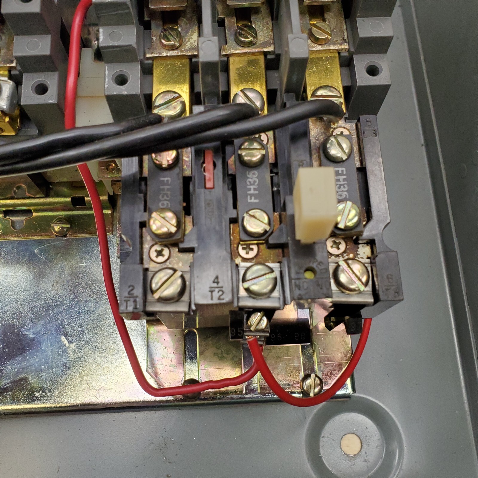 Westinghouse B210SACB Size 00 Enclosed Reversing Motor Starter 120VAC Coil