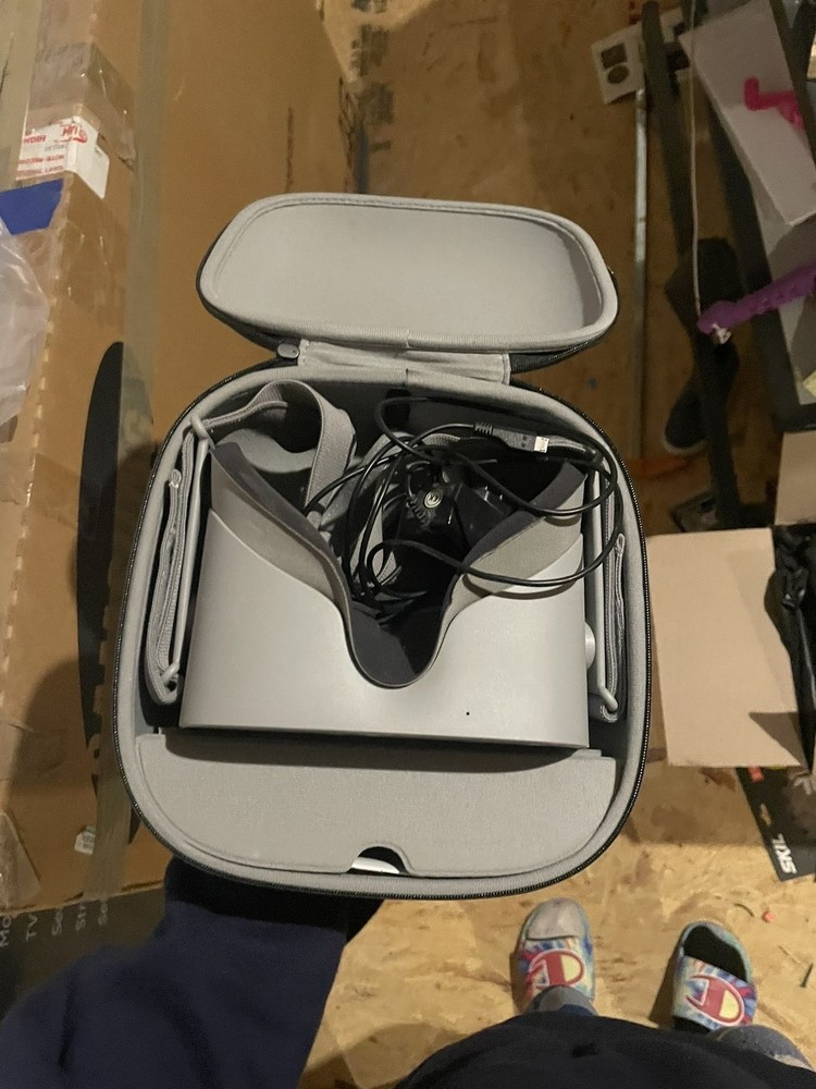Oculus Go 64GB Standalone VR Headset, Barely used,