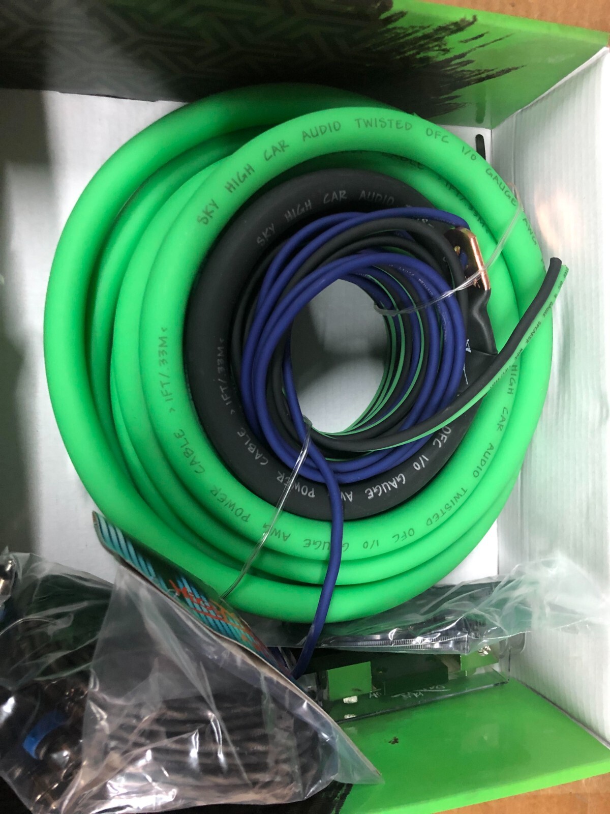 SKY HIGH CAR AUDIO 1/0 GAUGE CCA AMP KIT GREEN/BLACK