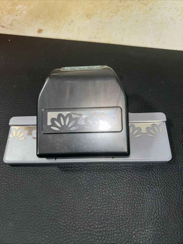 EK Success Flower Border Punch