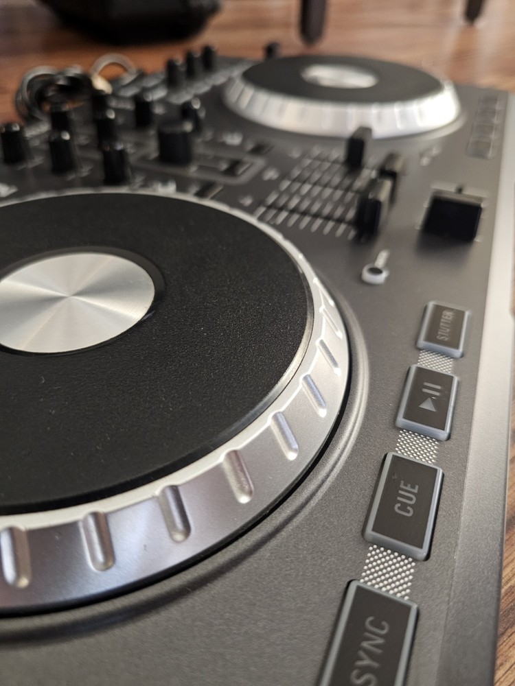 Numark Mixtrack Digital DJ Controller