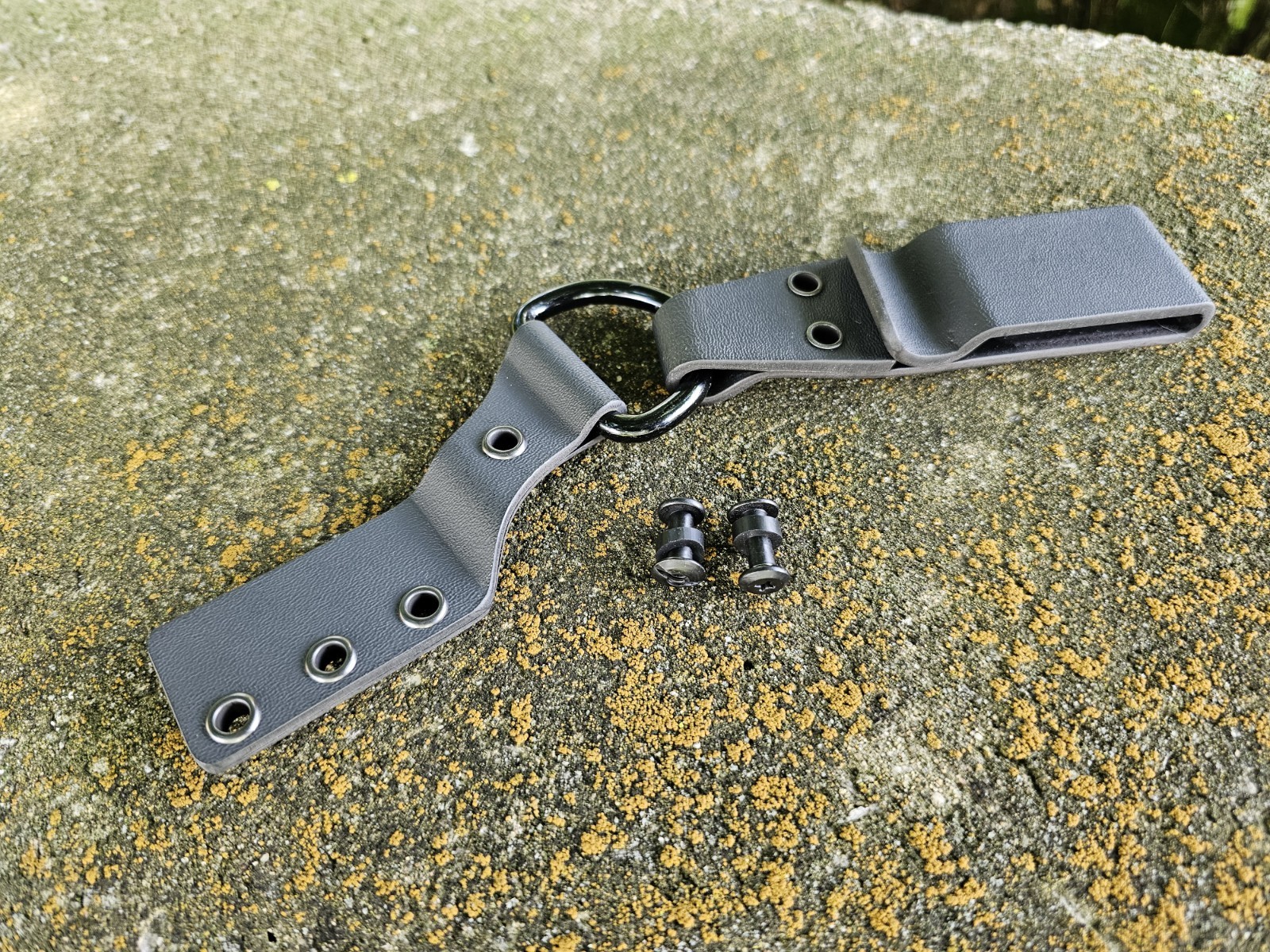 Kydex Dangler with CLIP style loop, fits most sheaths with 3/4" mount holes (BK)