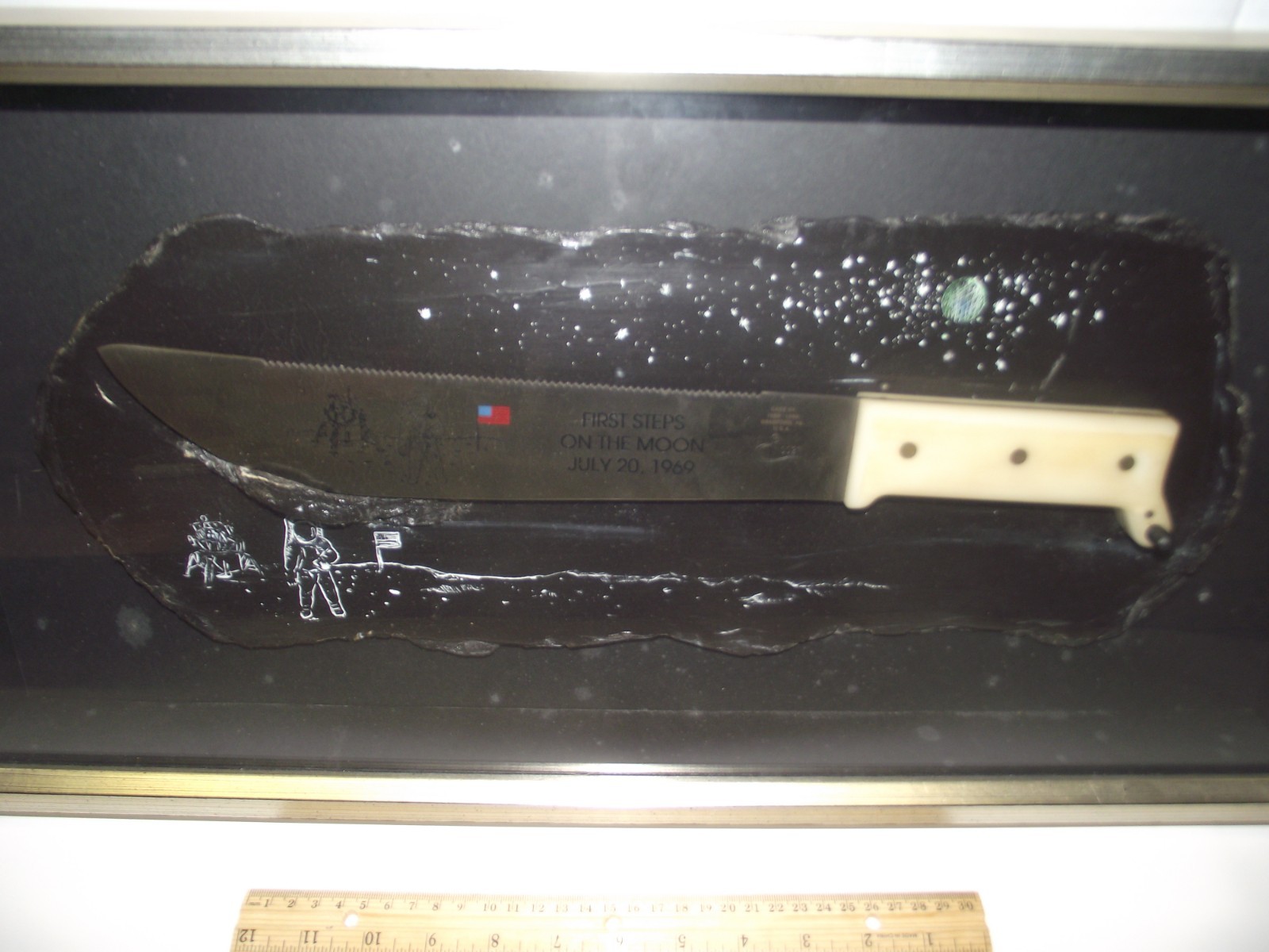 Case xx 1989 Apollo 11 Commemorative First Steps on the Moon Knife in Display
