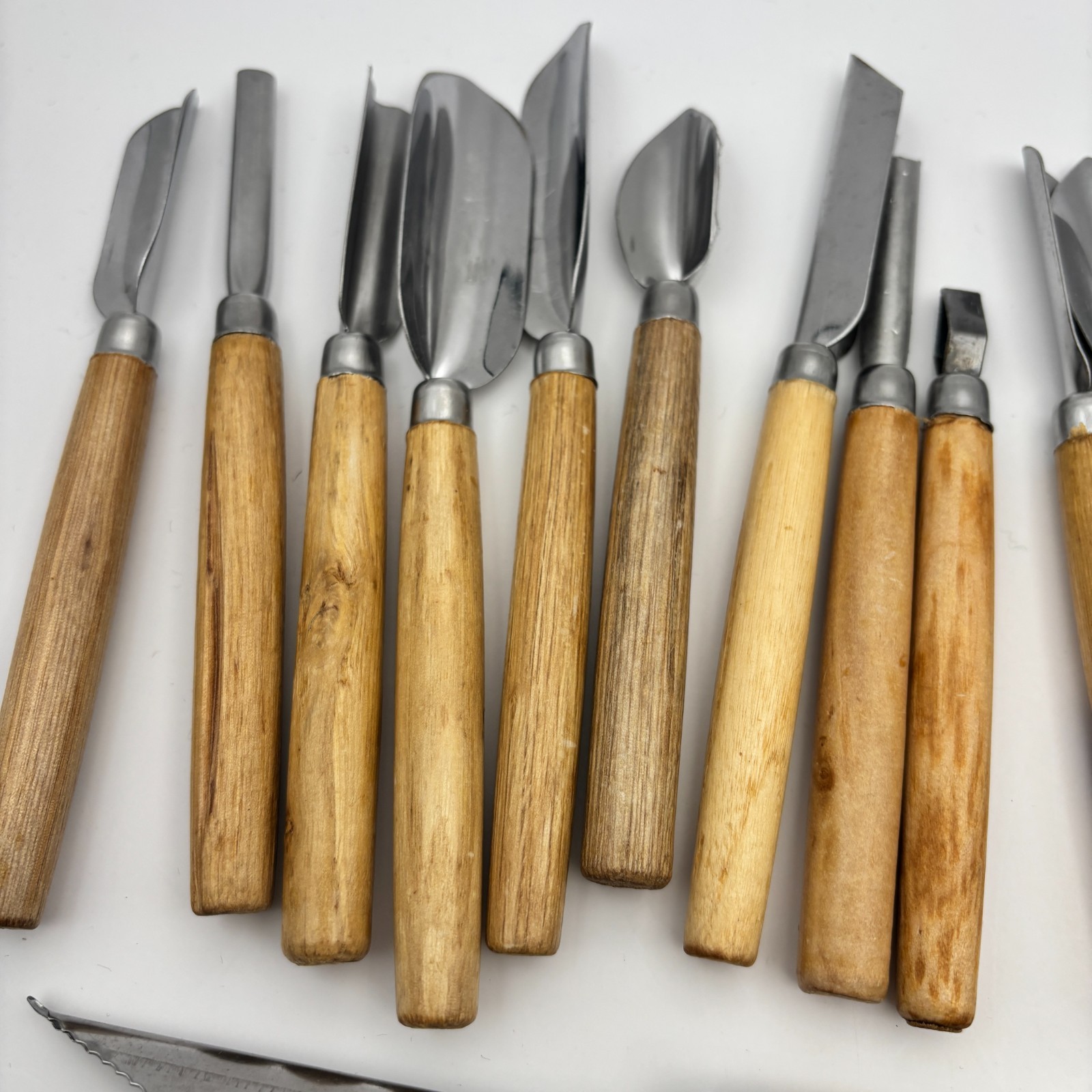 Lot of Comprehensive Wood Carving Tools 33pcs - Chisels, Gouges, Carving Knives