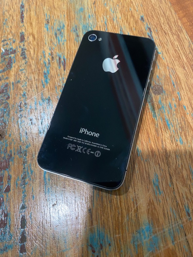 old apple iphones/ipod multiple items bundle