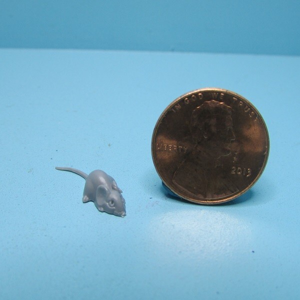 Dollhouse Miniature Plastic House Mouse MUL5638