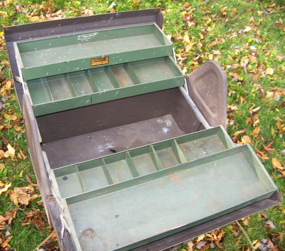 Kennedy Toolbox 1018 Cantilever Toolbox with Lock & Keys