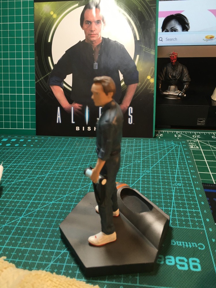 Eaglemoss Alien & Predator #19 "Bishop" with box and leaflet