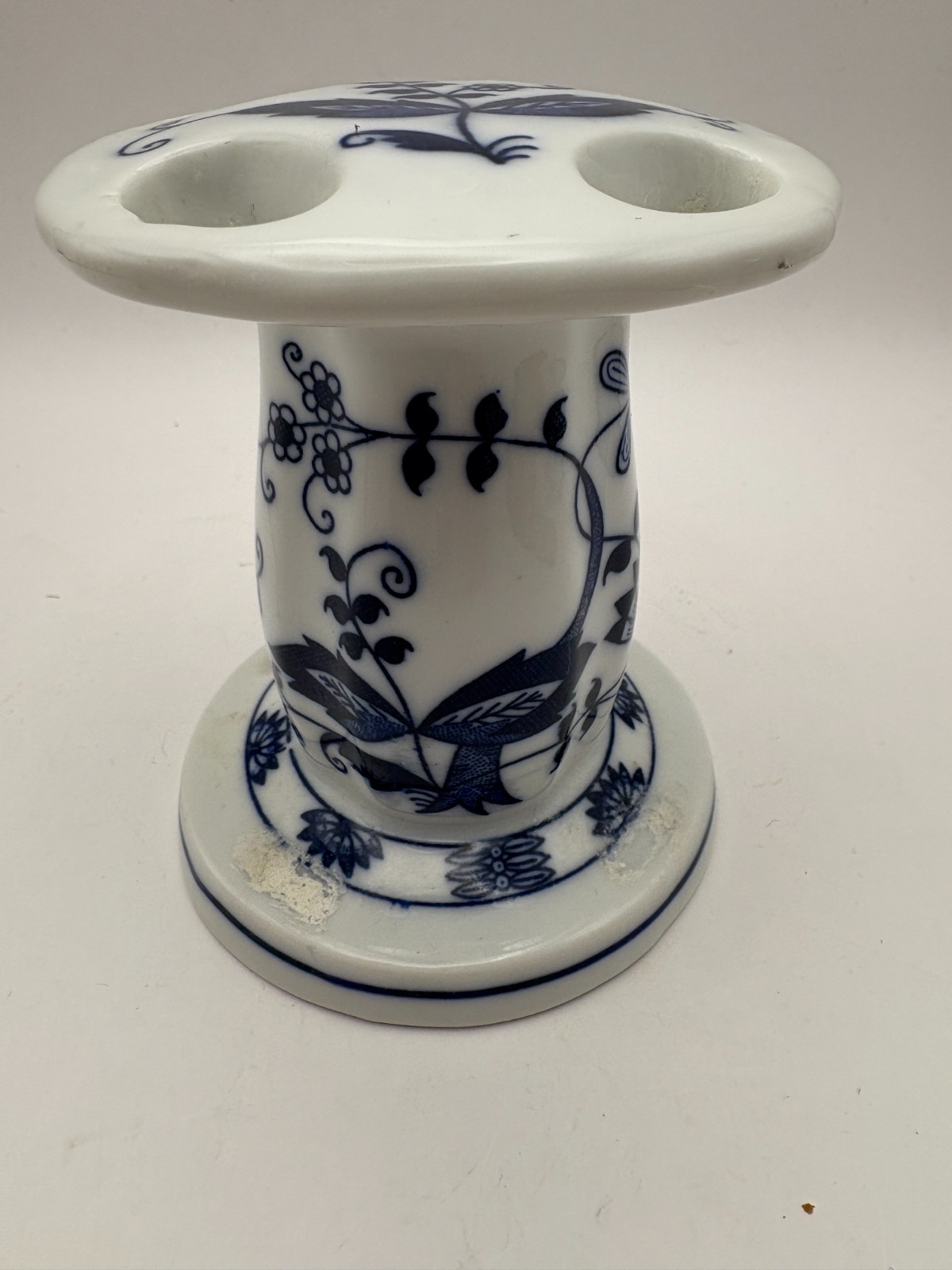 Vienna Woods Japan Blue Onion Design Toothbrush Holder Blue White