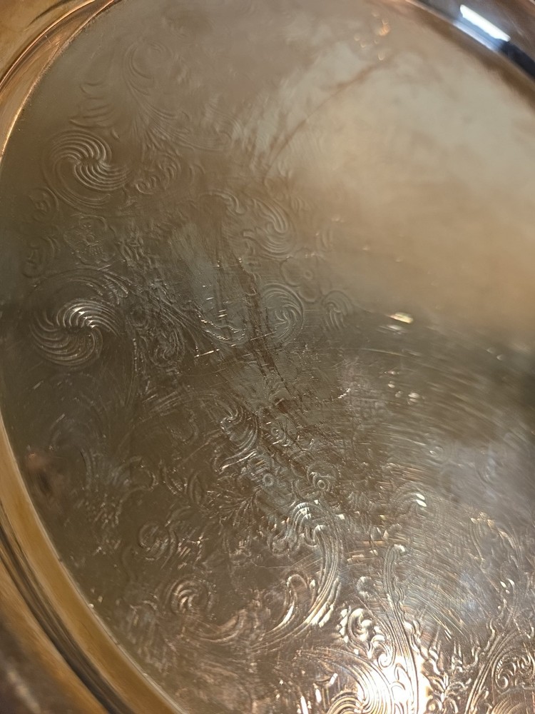 WM Rogers 870 10.25" Plate