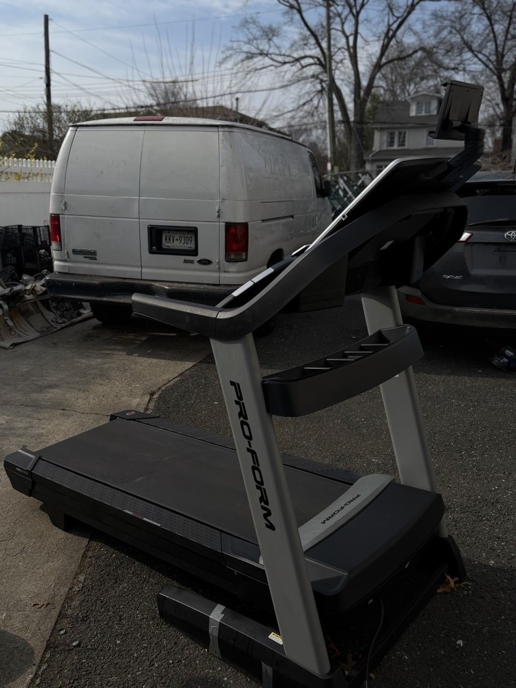 ProForm Pro 2000 Electric Treadmill Touchscreen Bluetooth iFit 50 Programs