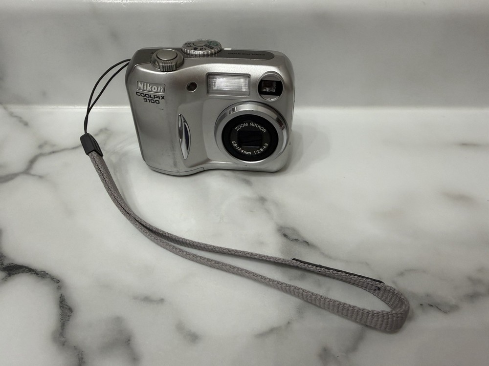 Nikon Coolpix E3100 Compact Digital Point & Shoot Camera 3.2MP 3X Zoom Untested