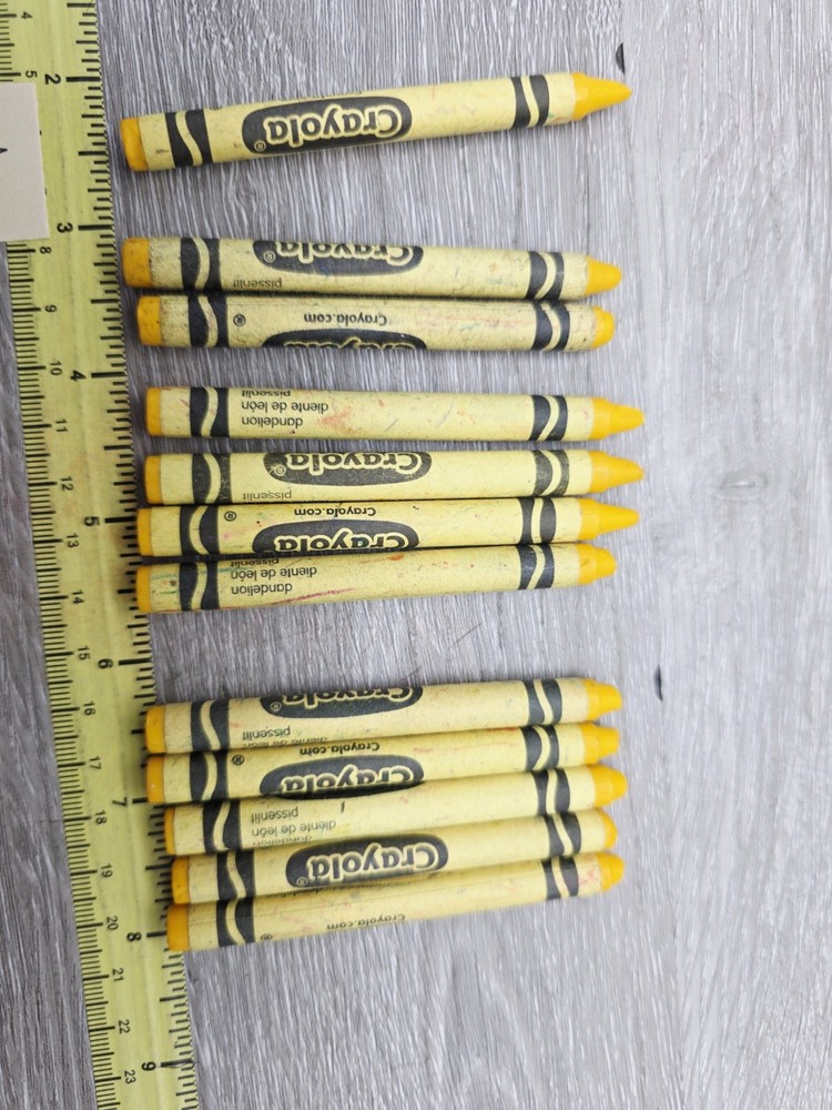 12 Count Crayola Crayons Yellow Dandelion