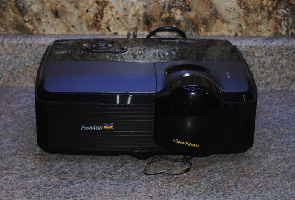ViewSonic Pro8400 Projector (1242 Lamp Hours)