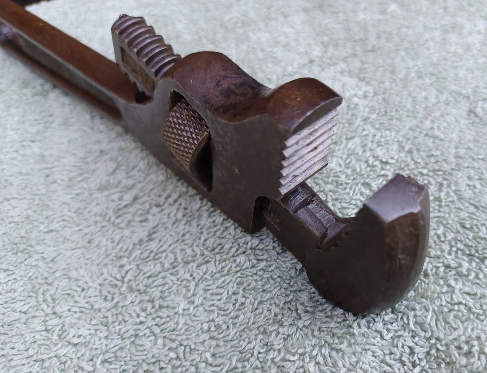 Lawson Mfg. 8" Obtuse Angle Adjustable Monkey Wrench