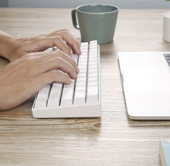 Keyboard Backlit Hot-Swappable Programmable Wireless/Wired