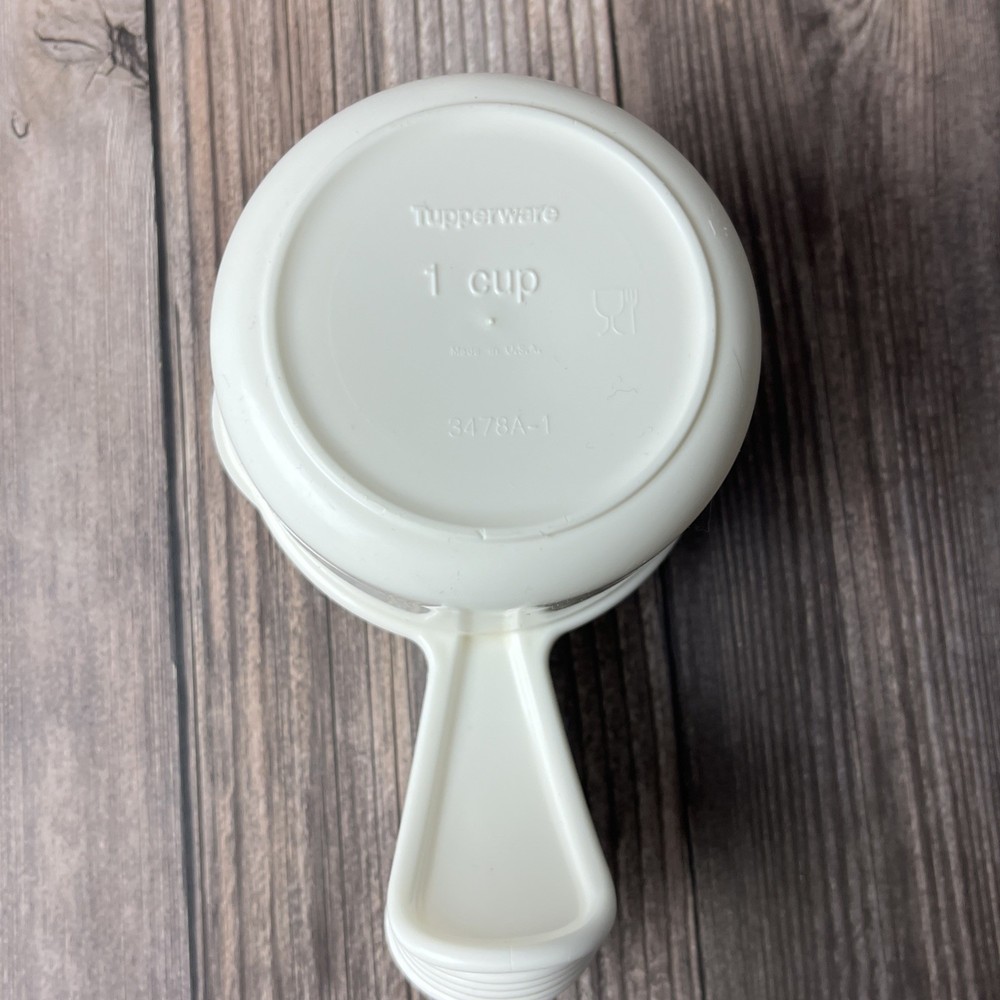 Tupperware Vintage Measuring Cup Set Nesting Curved Handle White Easy Pour Side