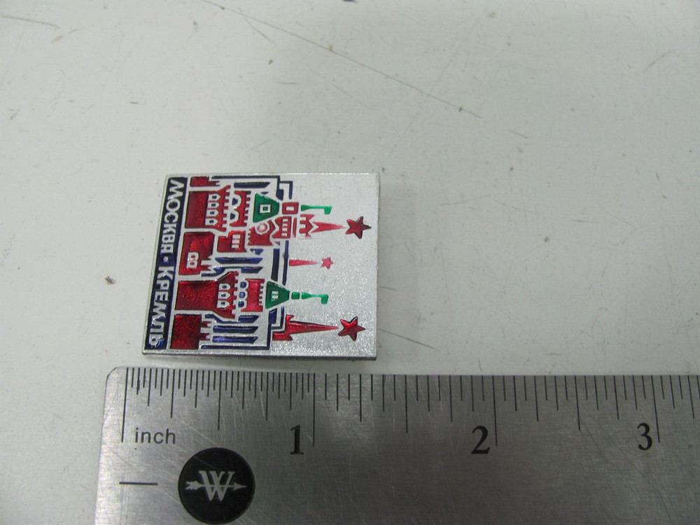 RUSSIAN SOVIET CCCP SMALL LAPEL PIN BADGE MOSCOW KREMLIN