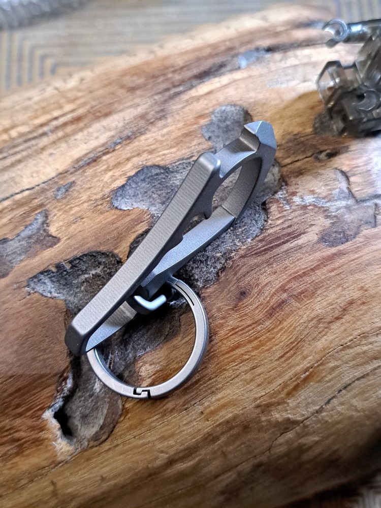 EDC TITANIUM MULTI-TOOL CARABINER KEYCHAIN