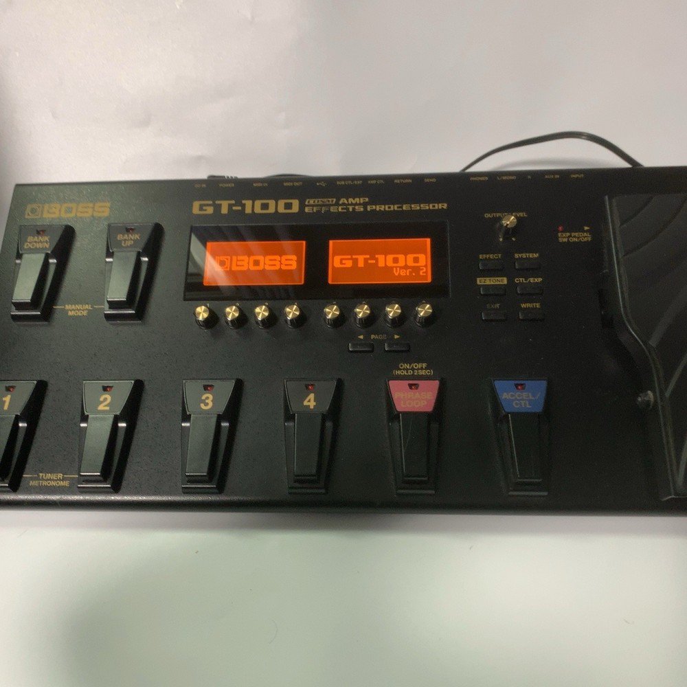 BOSS GT-100 Multi-Effects Guitar Processor – COSM Amp Modeling / USB / Looper