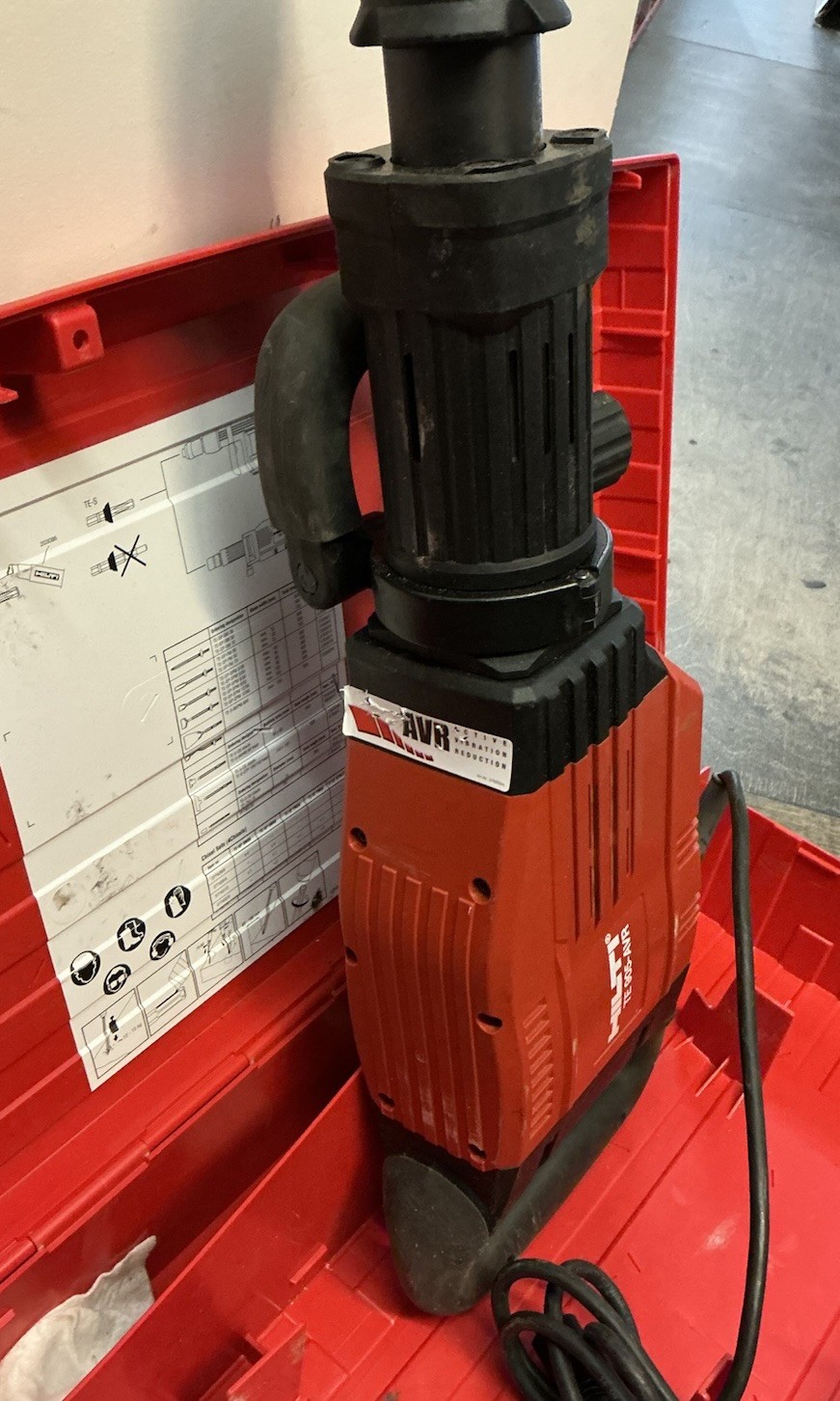 HILTI TE 905-AVR Demolition Hammer/Concrete Breaker w/ Case