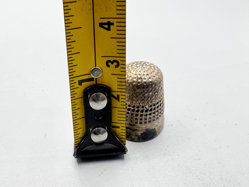 VINTAGE / ANTIQUE OLD SOLID STERLING SILVER SEWING THIMBLE