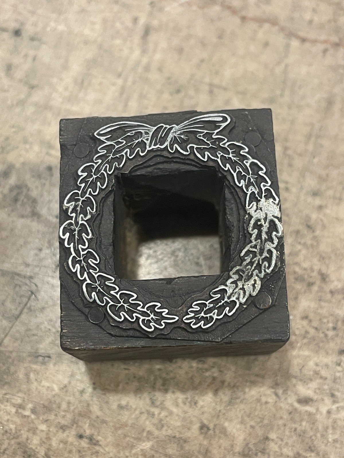 Printing Letterpress Printers Block Mortised Wreath Border Holiday (1659)