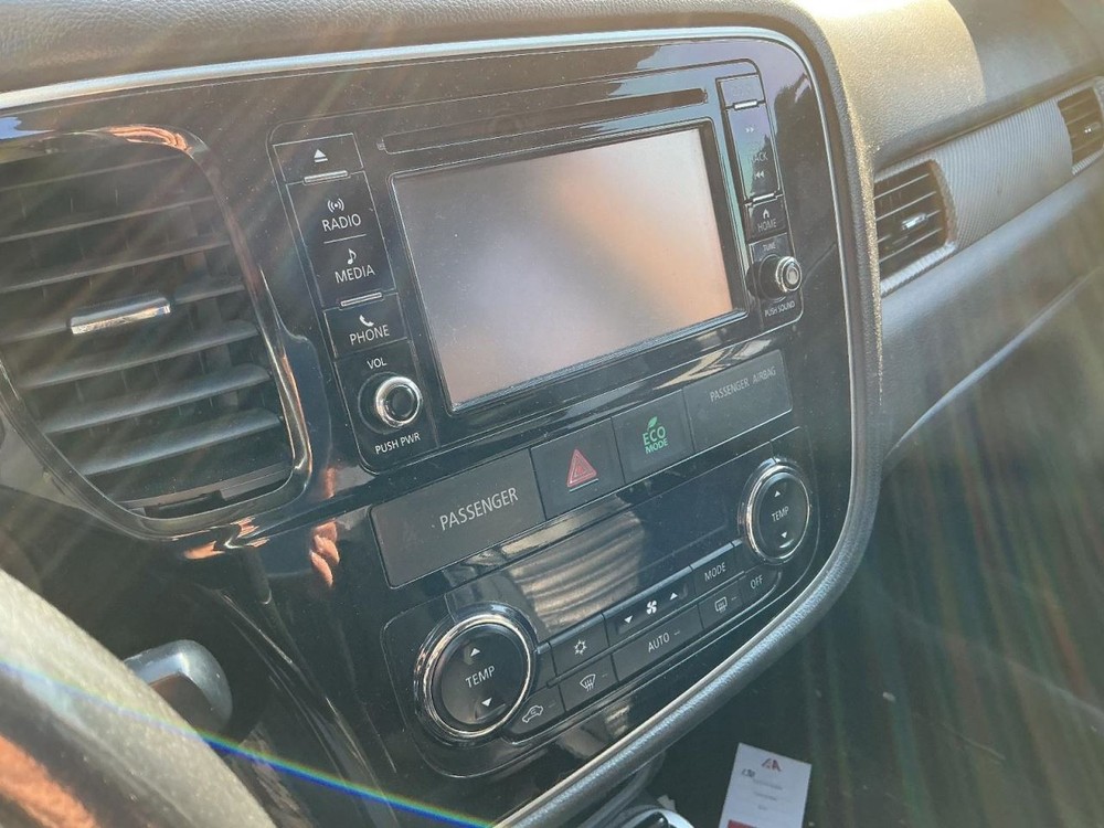 OUTLANDER 2017 Glove Box 4944629