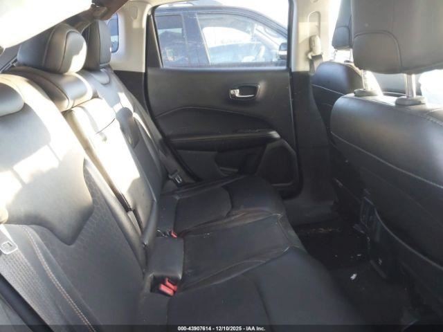 COMPASS 2018 Glove Box 4968077