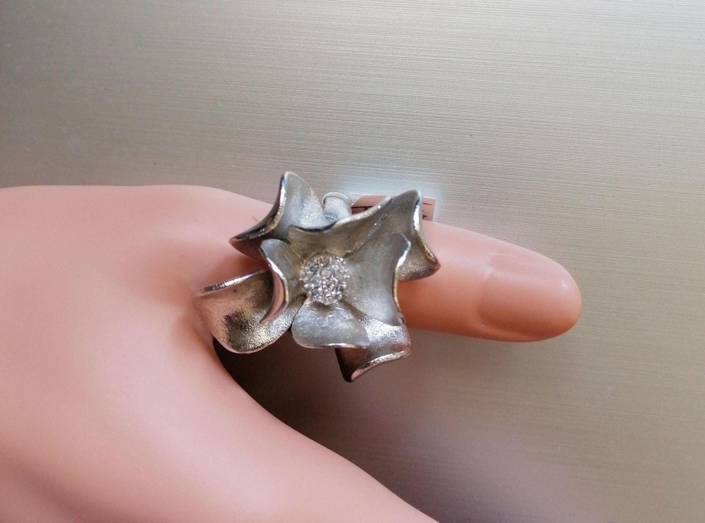 3D Flower Rhinestone Silver Tone Ring Size 8 Statement Ring