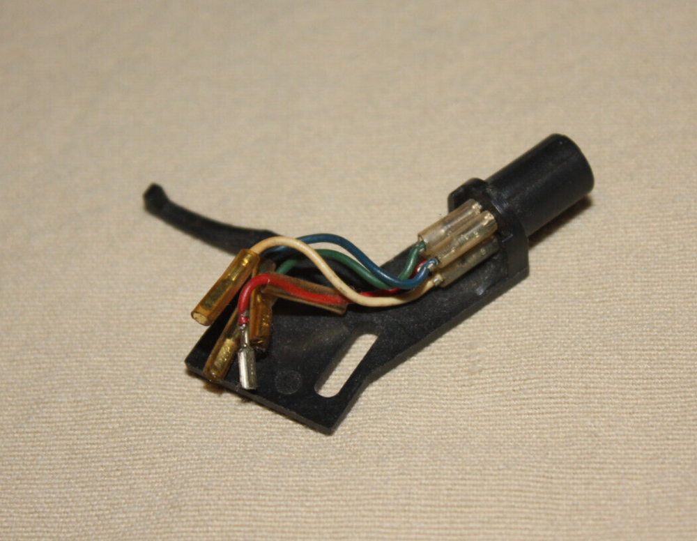 UNBRANDED PLASTIC STEREO TURNTABLE HEADSHELL WITH WIRES