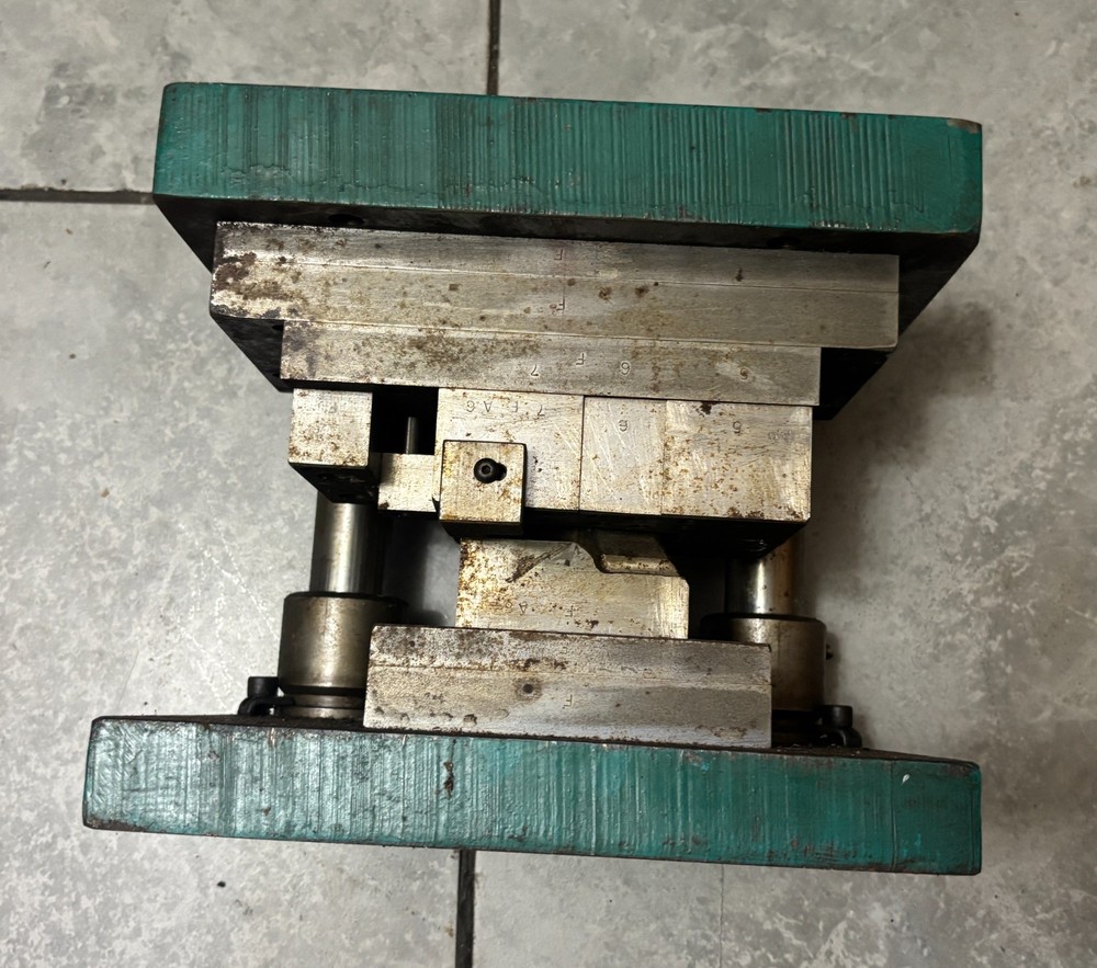 2-Post Die Set (10"×8" with 7-1/2" High Posts, Height: 9")