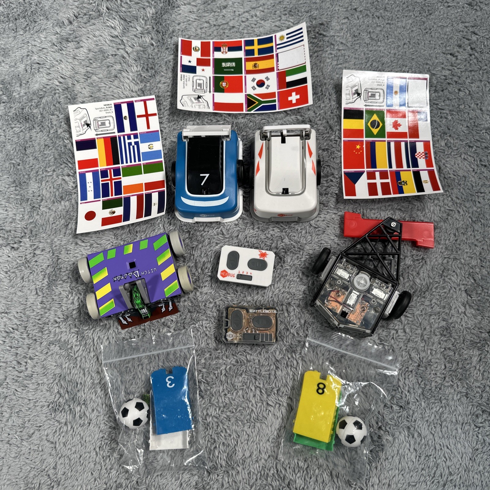 Lot 4 HEXBUG BATTLEBOTS 2 Remotes Stickers And Soccerballs Robots Toys Learning