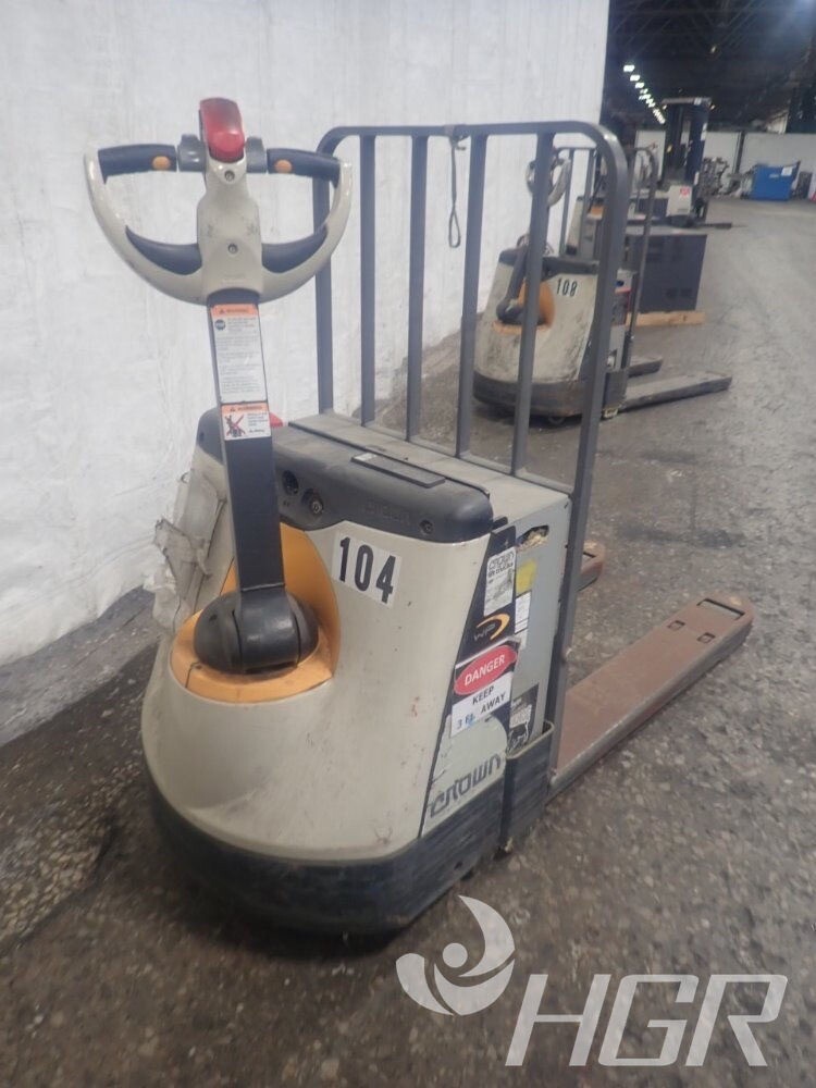used crown electric pallet jack