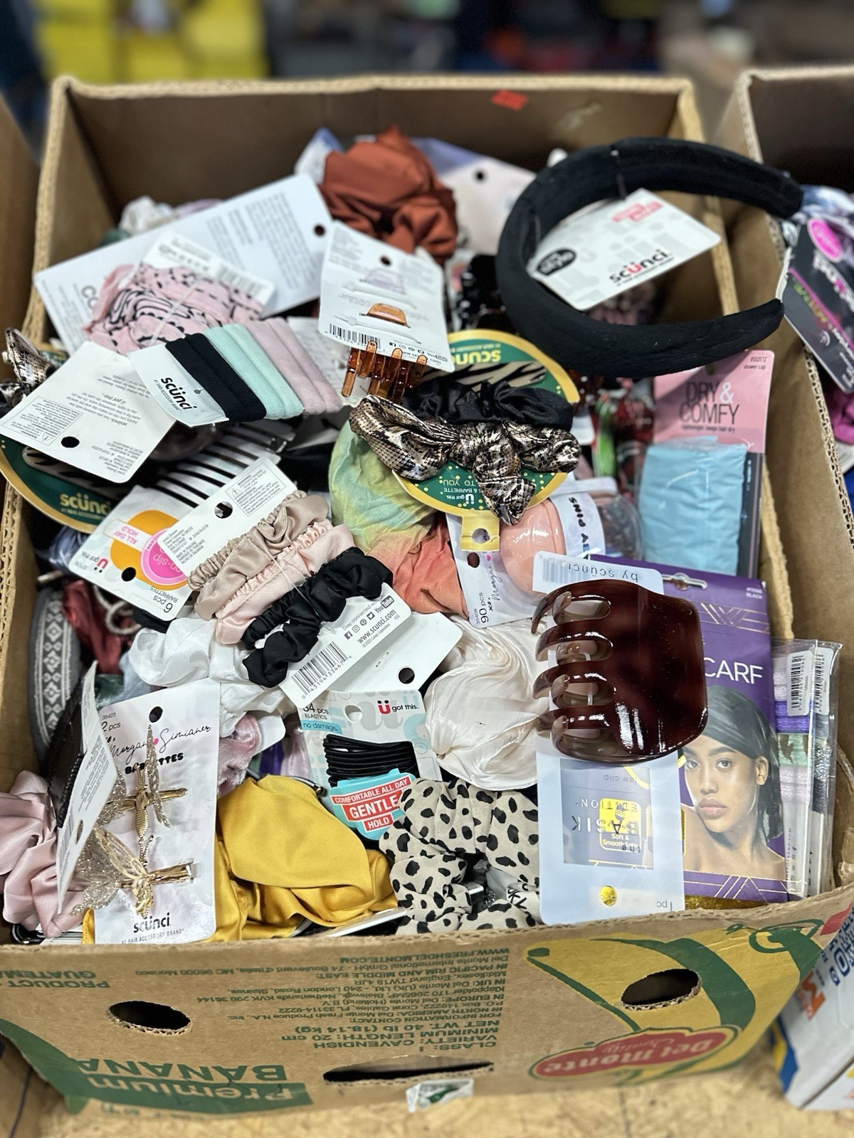 50 Pcs Wholesale Scunci , Goody Assorted Hair Accessories Scrunchies Etc Read