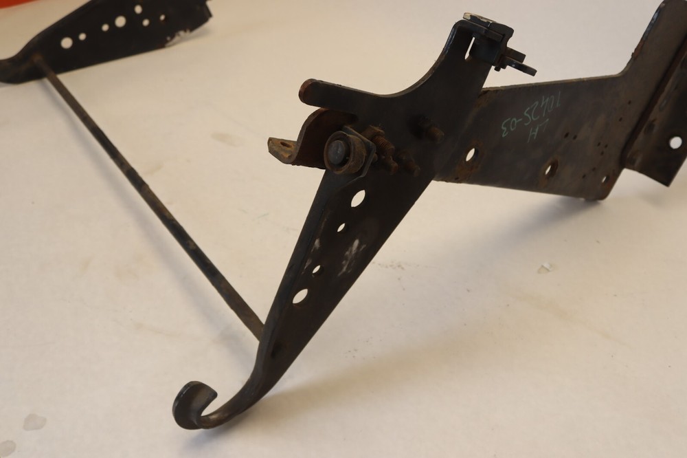 2008-2017 FREIGHTLINER CASCADIA 125 LEFT DRIVER FAIRING MOUNT BRACKET FRAME OEM