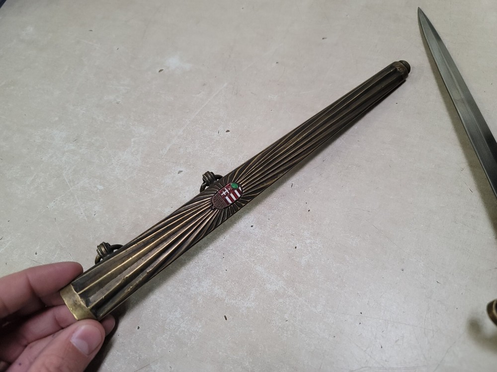 Hungarian Dagger Palce Honor Guard? Read ad!