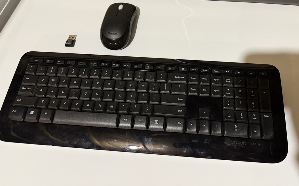 Microsoft Wireless Desktop Keyboard and Mouse Set