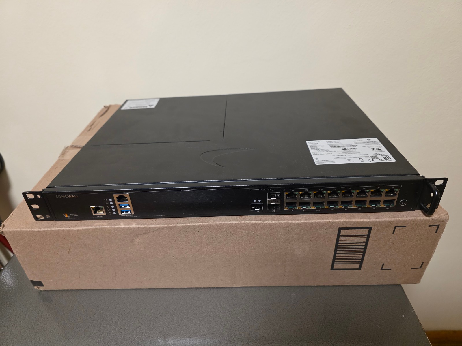 SonicWall NSA 2700 Network Security/Firewall Appliance 16 Port Not Transferable