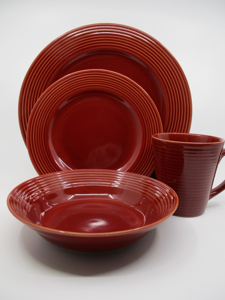 GORHAM TRUE COLORS -BRICK RED- 4 PIECE PLACE SETTING   - 0510C
