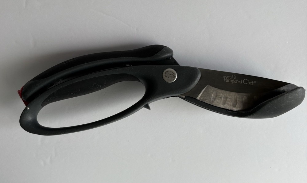 The Pampered Chef Salad Chopper
