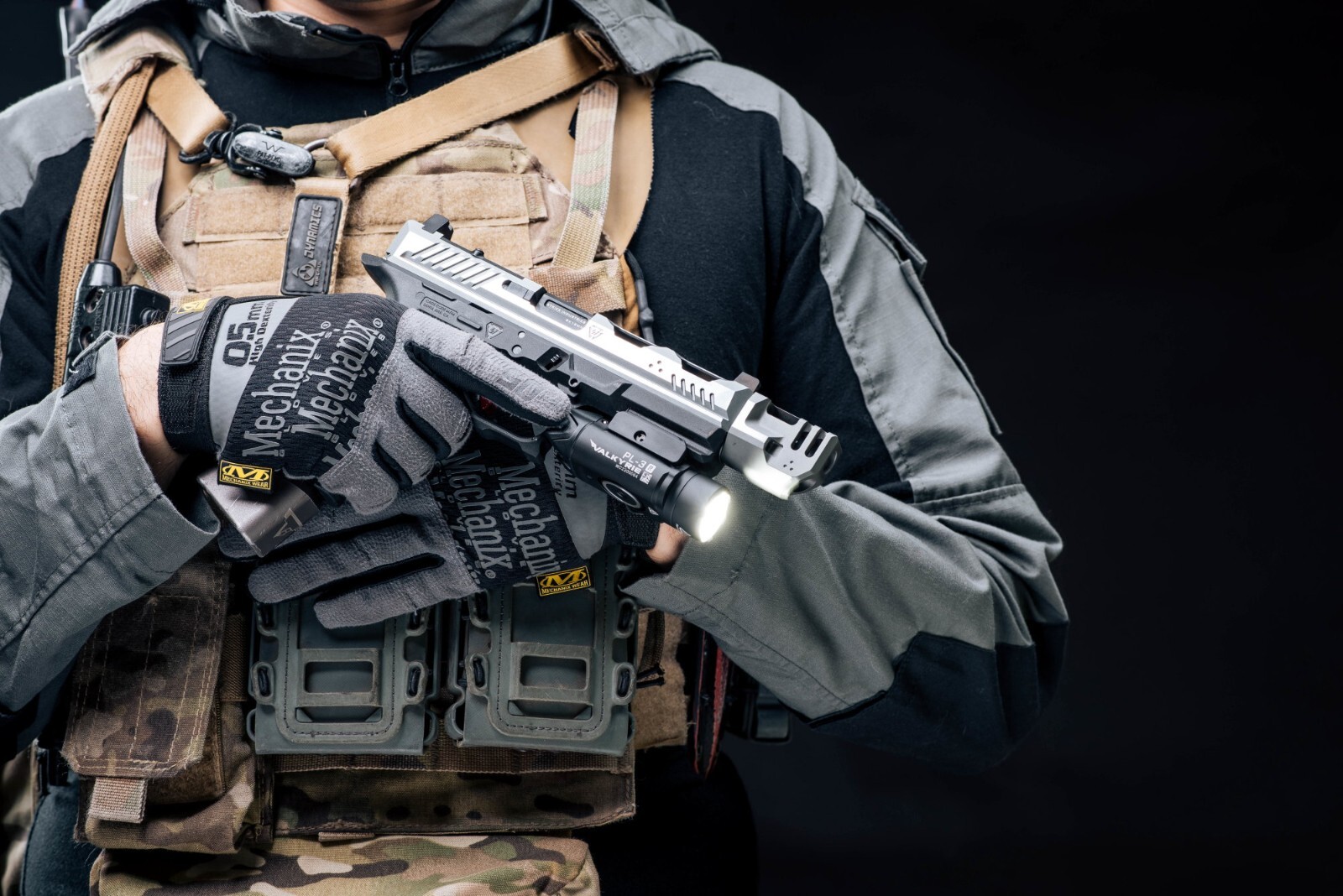 Olight PL-3R Valkyrie Rechargeable Rail Mounted Tactical Light, Black, 1500 Lum