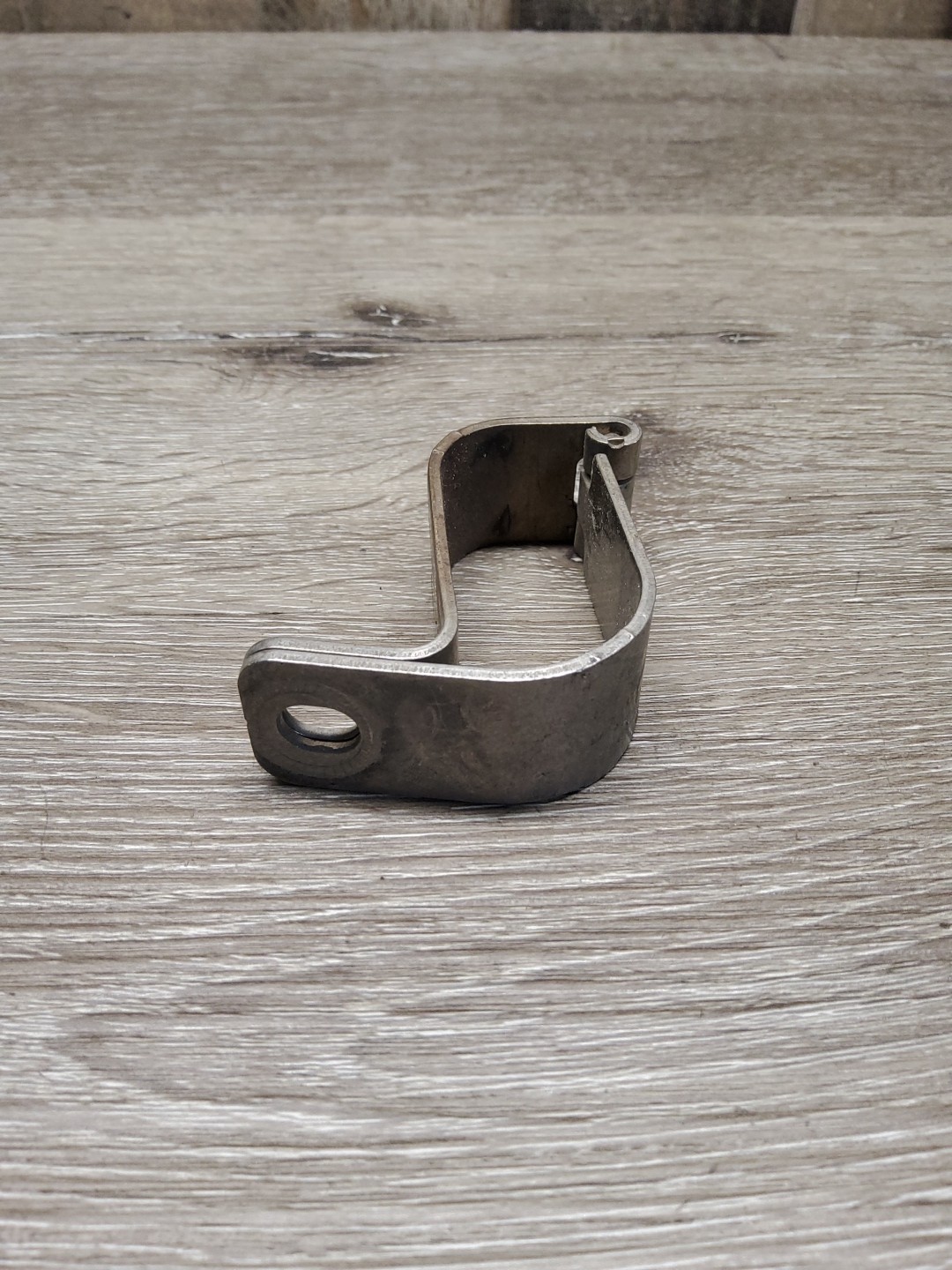 09-24 Harley Davidson Touring Exhaust Headers Crossover Mount Bracket 66861-09A