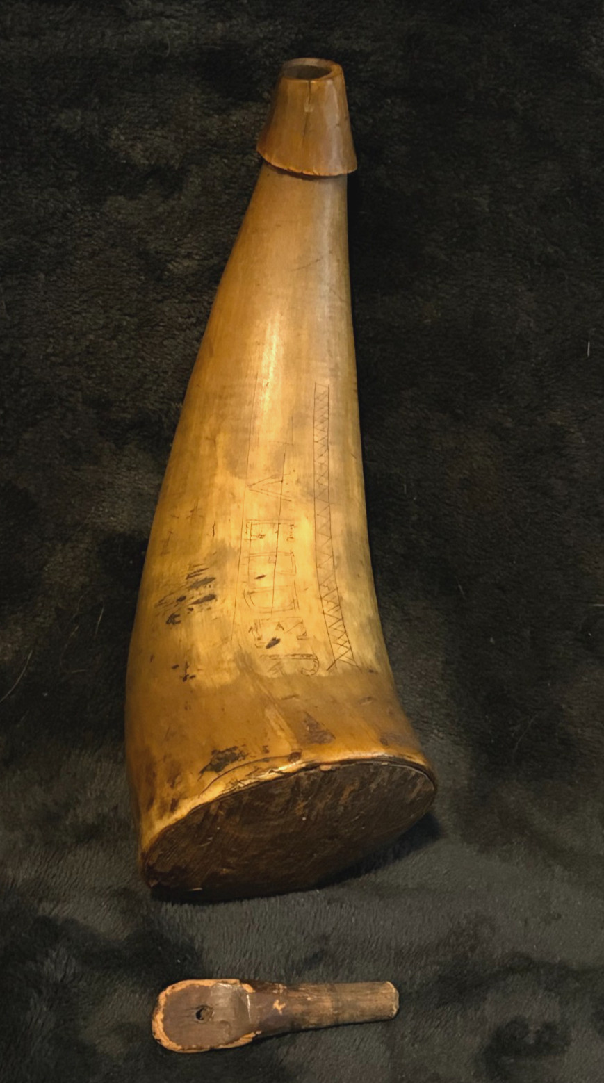 Amazing Carved Powder Horn..French & Indian/Revolutionary War Era..PLEASE LOOK!