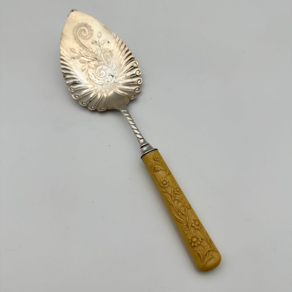 Vintage Lander Frary & Clark Celluloid Handle Cake Server