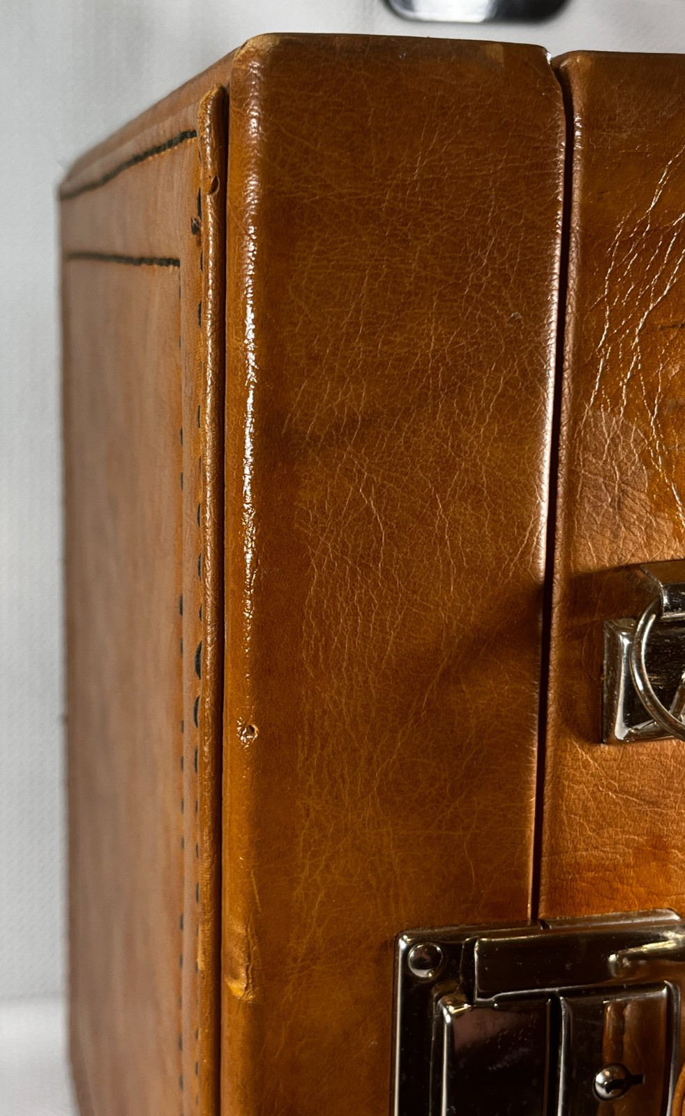 Vintage US Luggage Faux Leather Barware Travel Cocktail Case Set