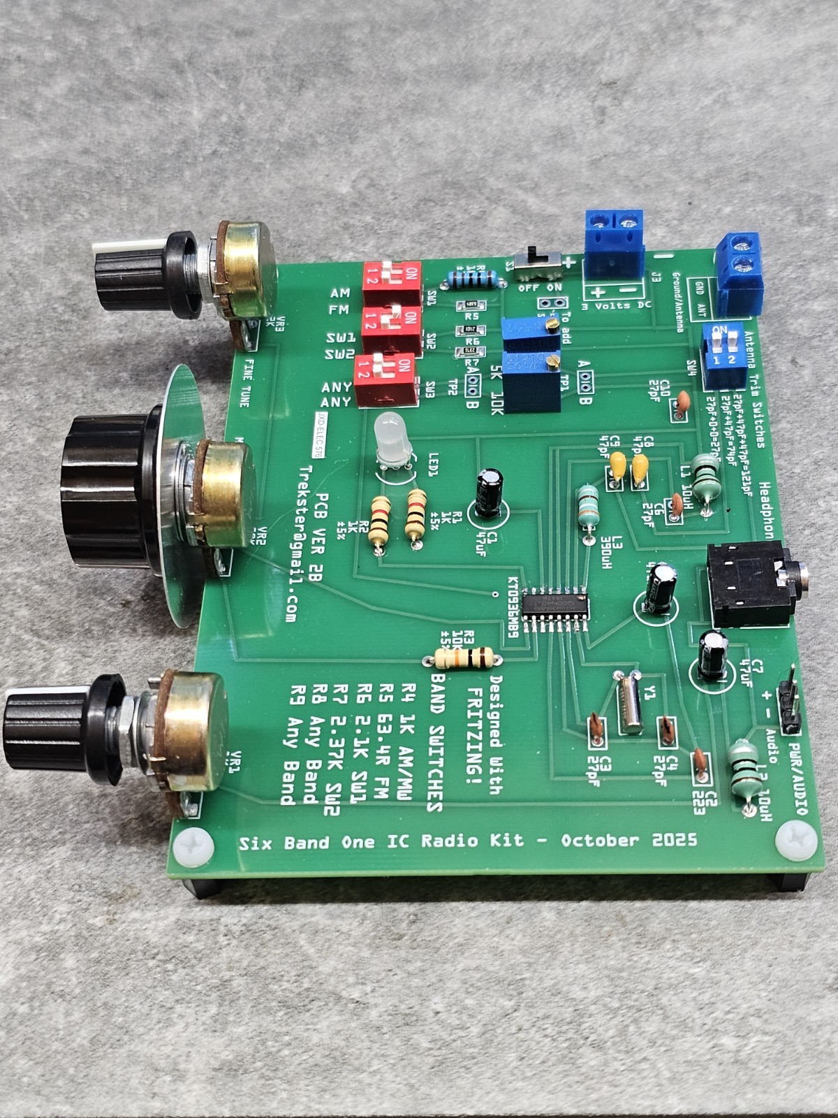 One IC Radio Kit. Receives AM FM SW1 SW2 +2 user choice! It's a Fun DIY Kit !