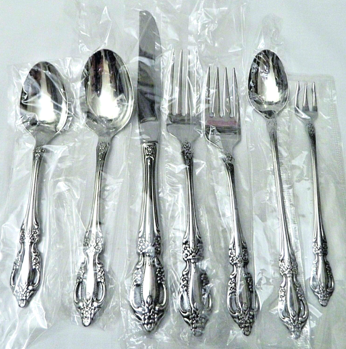 ONEIDA - RAPHAEL - DISTINCTION DELUXE - Stainless Flatware * OLD STOCK *