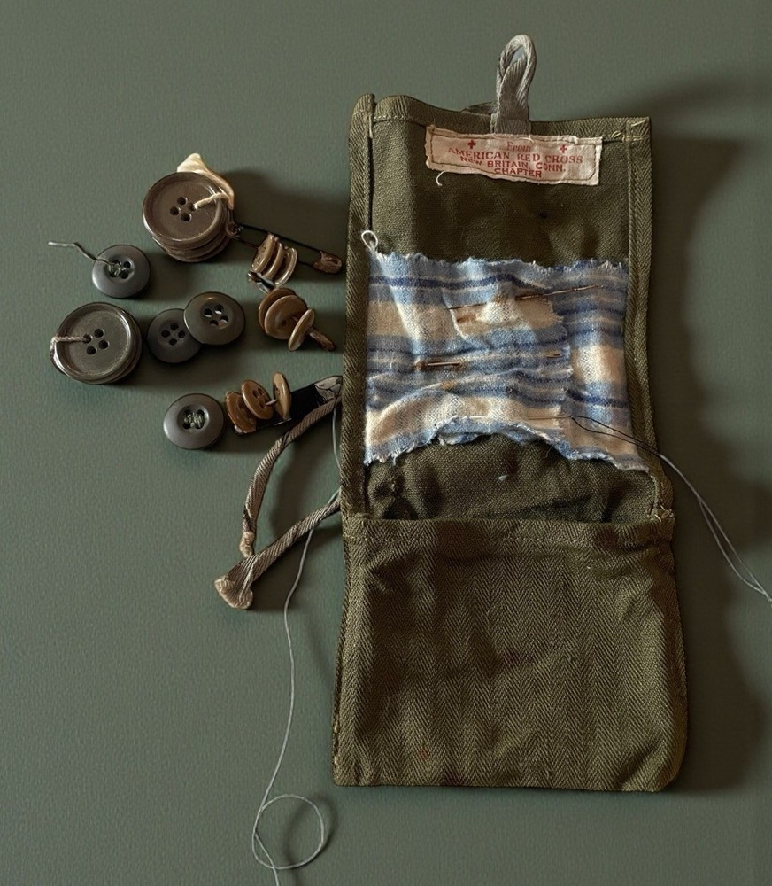 WWII Red Cross Sewing Kit For Soldiers Britain Conn. Chapter